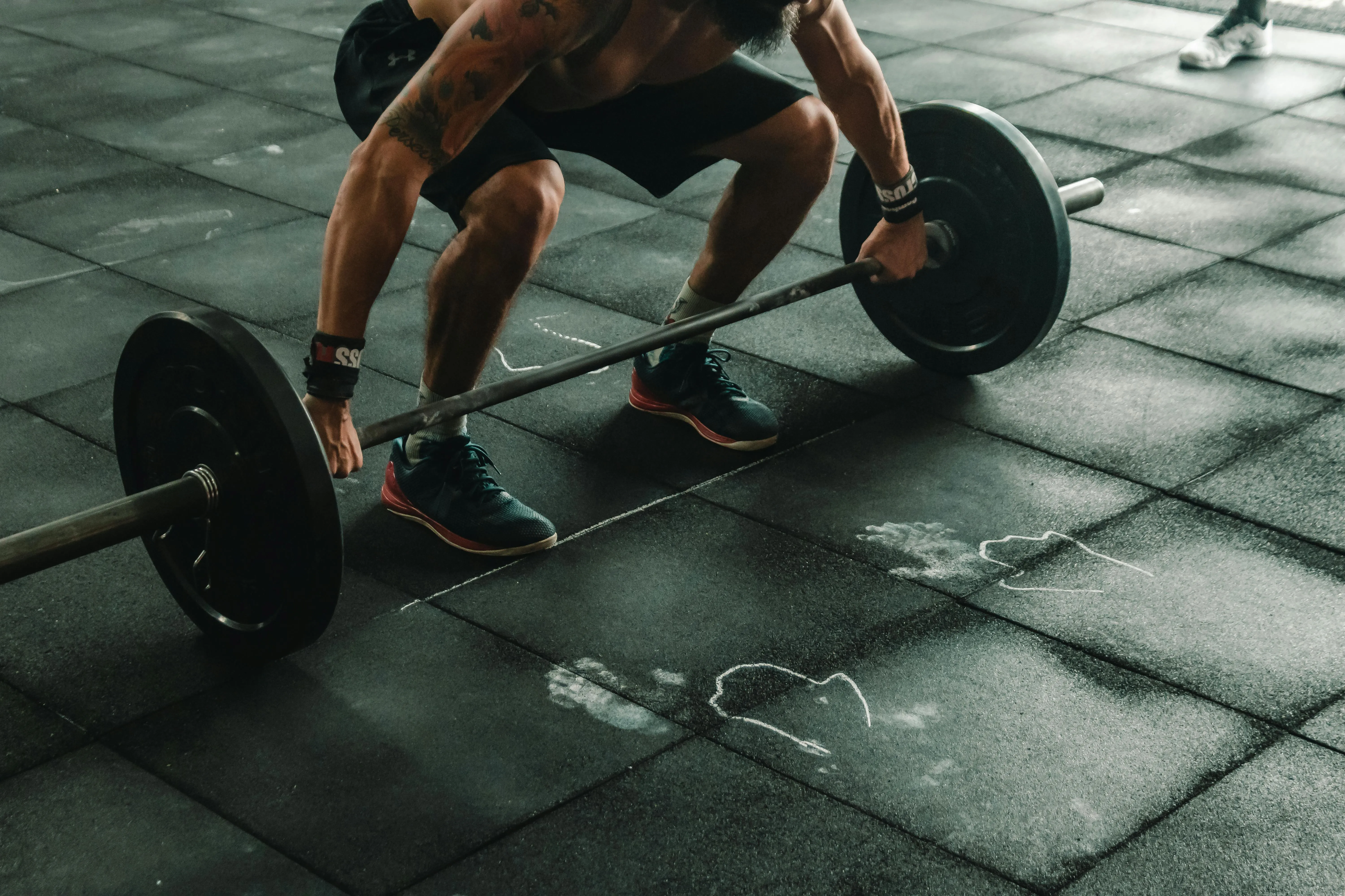 Atleta de Crossfit entrenando en el box 